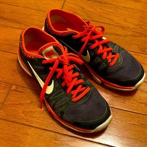 Nike women sneakers. Great preowned condition